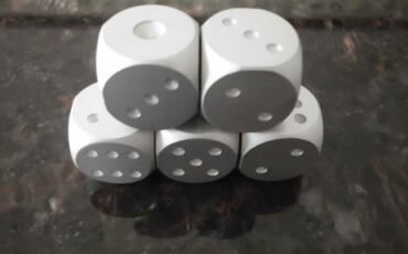 kickstarter-aluminium-dice