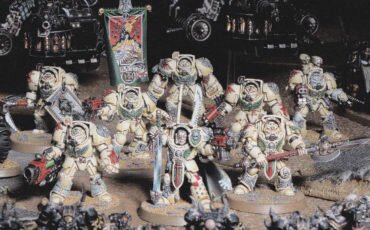 Deathwing Terminators facing Chaos Space Marines